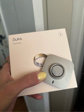 Oura Ring 4 Gold (size 8)